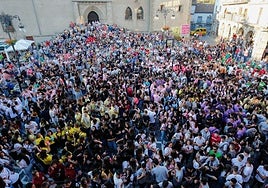 Peñas de Béjar en la Plaza Mayor para el pregón en una imagen de archivo