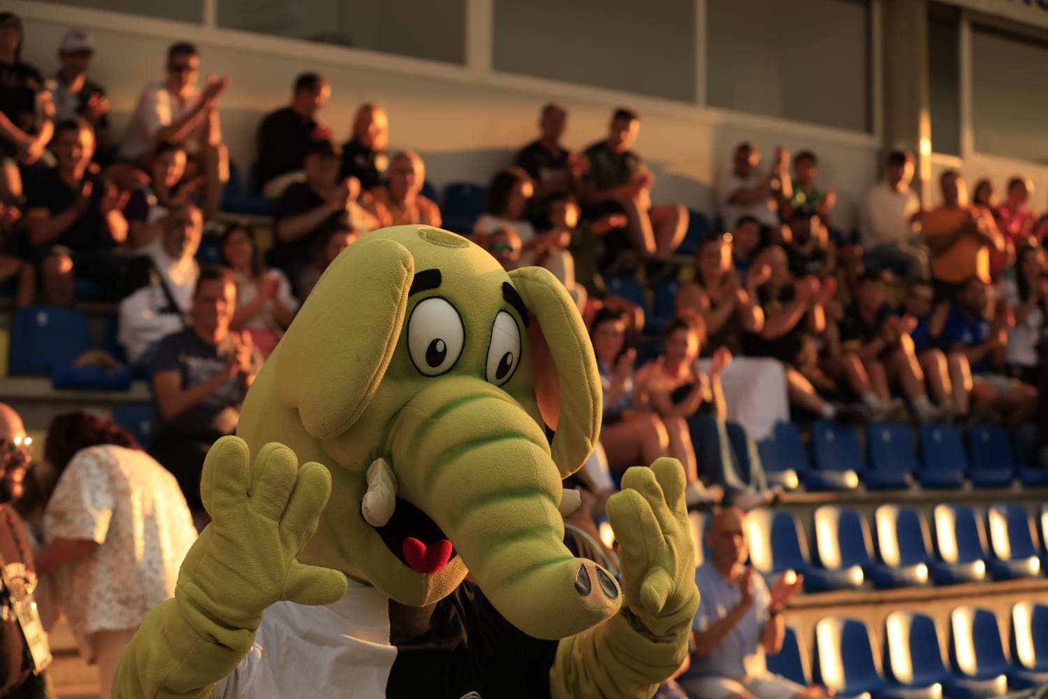 Unionistas se presenta al ocaso y en familia en el Reina Sofía
