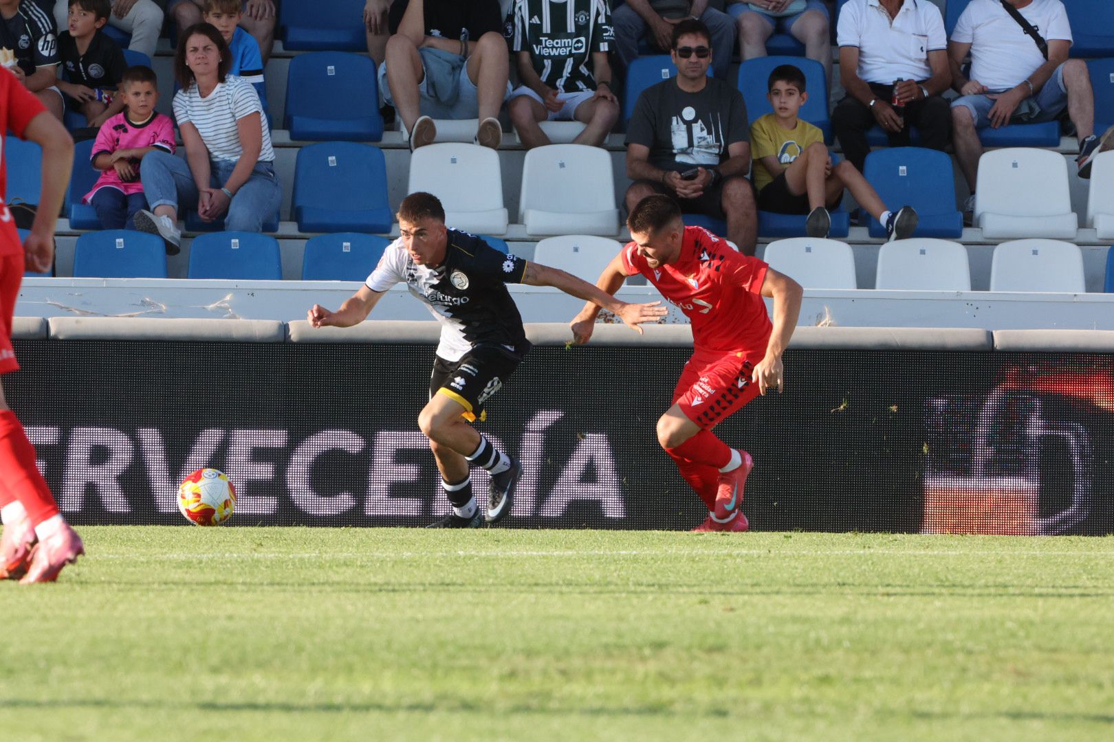 El debut ligero de Unionistas con 3.000 personas en el Reina Sofía