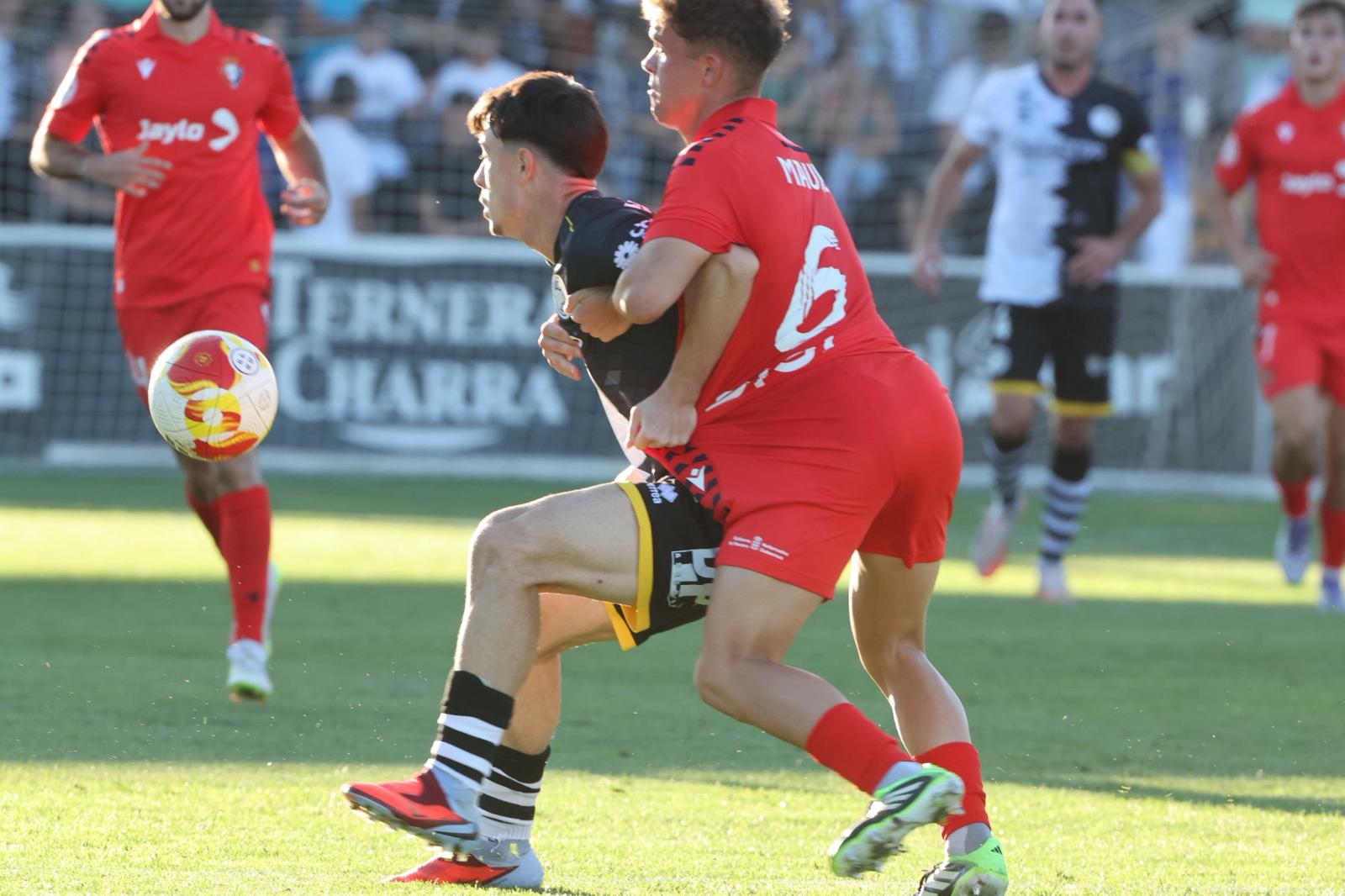 El debut ligero de Unionistas con 3.000 personas en el Reina Sofía
