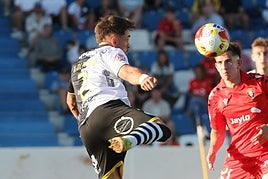 El debut ligero de Unionistas con 3.000 personas en el Reina Sofía