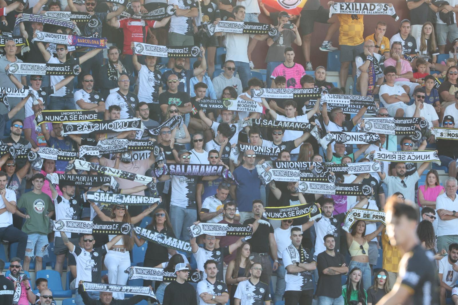 El debut ligero de Unionistas con 3.000 personas en el Reina Sofía