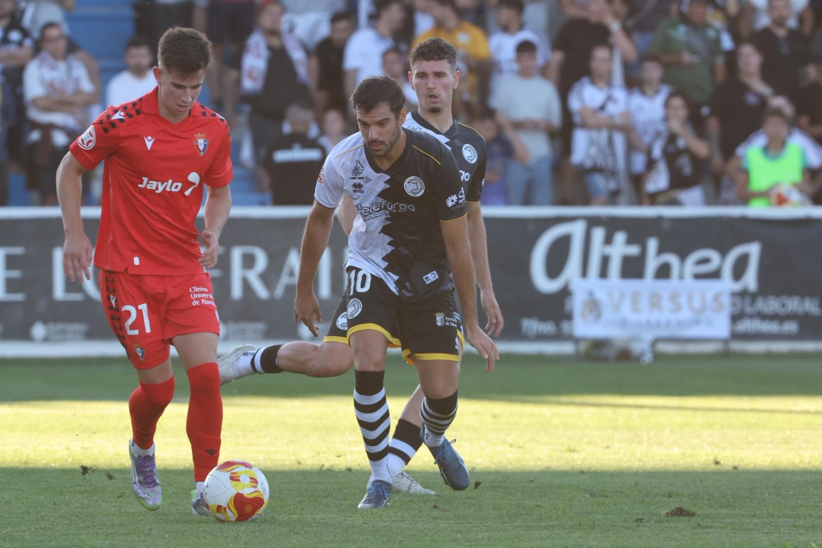 El debut ligero de Unionistas con 3.000 personas en el Reina Sofía