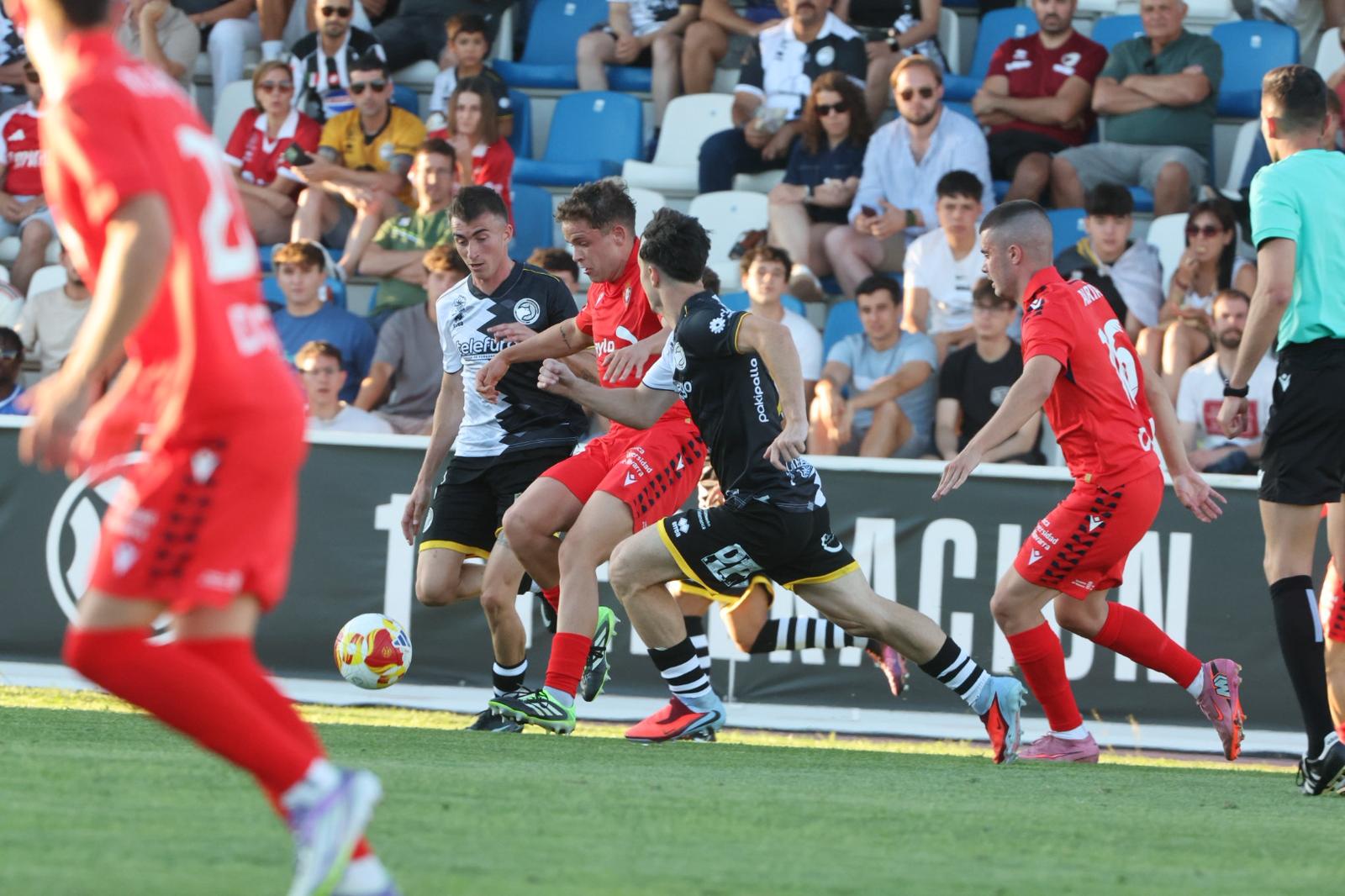 El debut ligero de Unionistas con 3.000 personas en el Reina Sofía