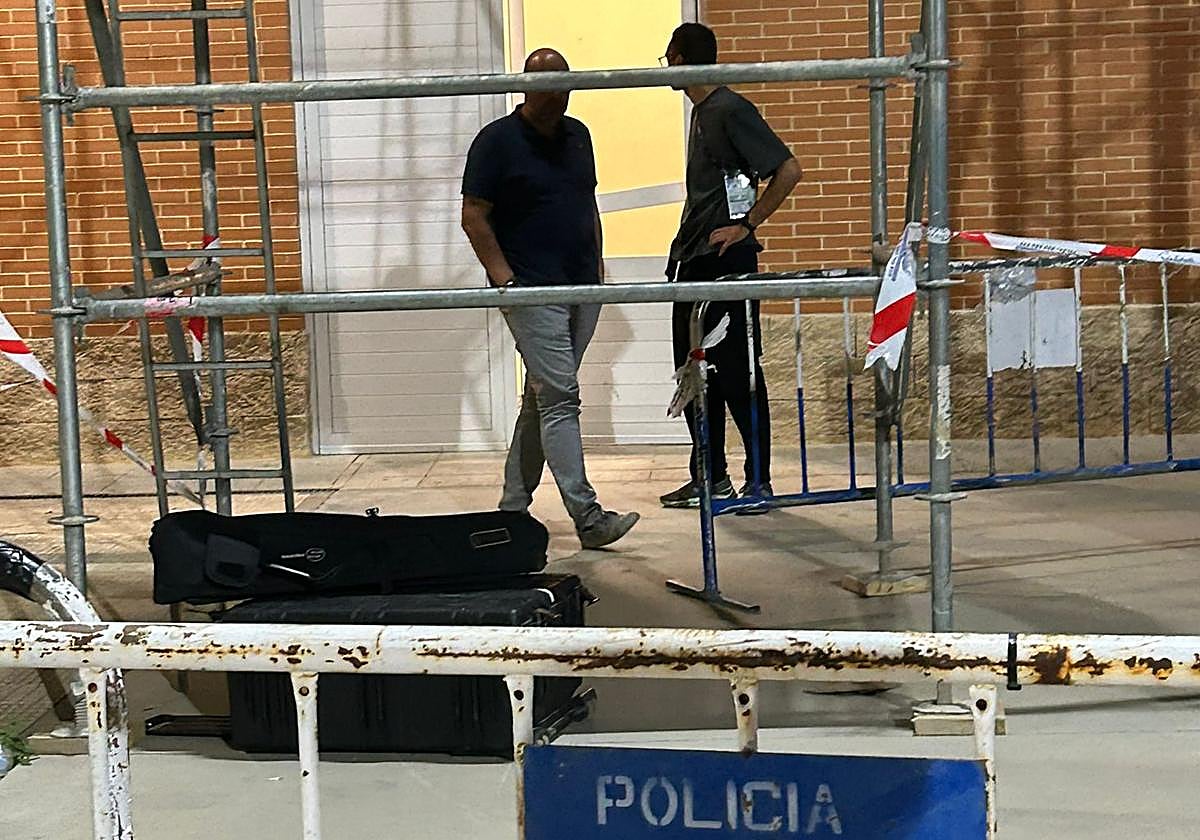 Estado de la puerta el pasado sábado tras recibir el golpe del entrenador de Unionistas.