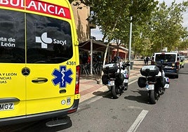 Ambulancia y Policía Nacional en el lugar de los hechos