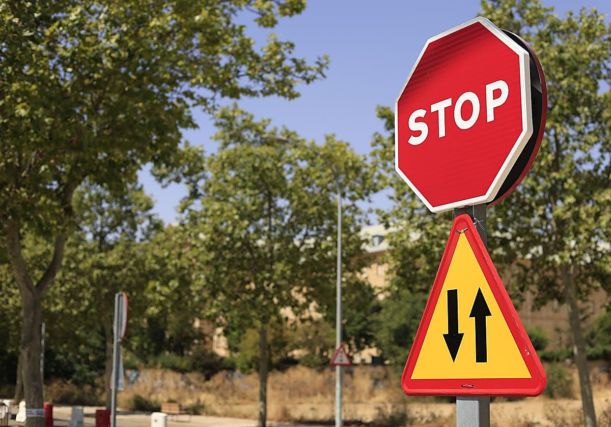 Señal de tráfico que advierte de obras en Salamanca