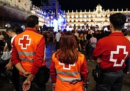 Personal de Cruz Roja en un concierto de la Plaza Mayor en una imagen de archivo