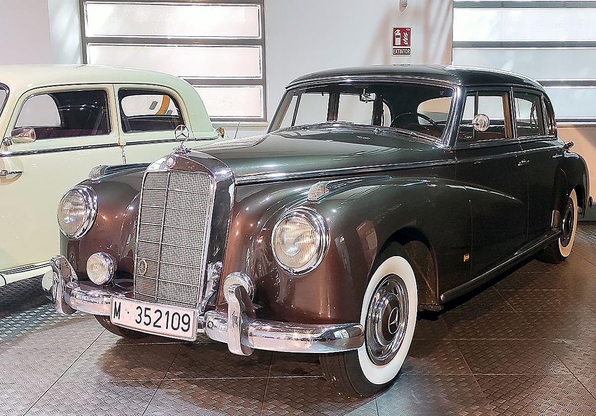El Mercedes-Benz 300C 'Adenauer'.