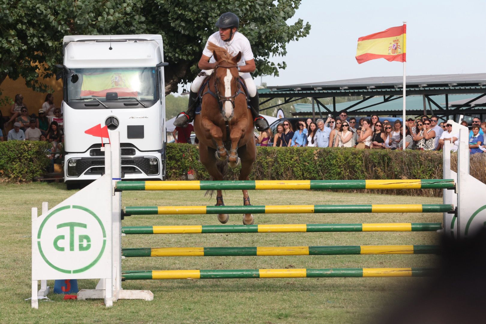 El Concurso Hípico de Salamanca vive su segunda jornada con saltos de altura y una gran expectación