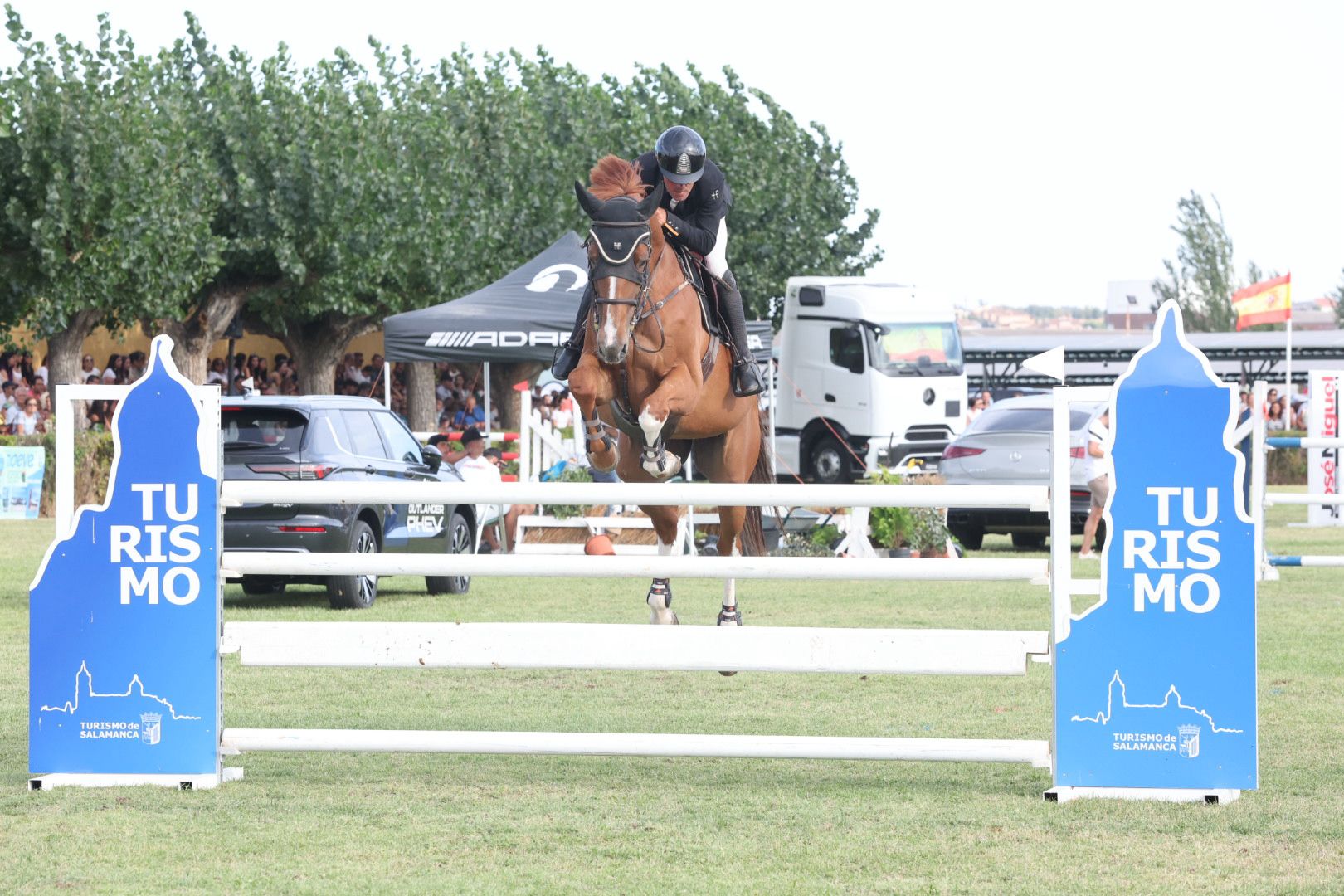 El Concurso Hípico de Salamanca vive su segunda jornada con saltos de altura y una gran expectación