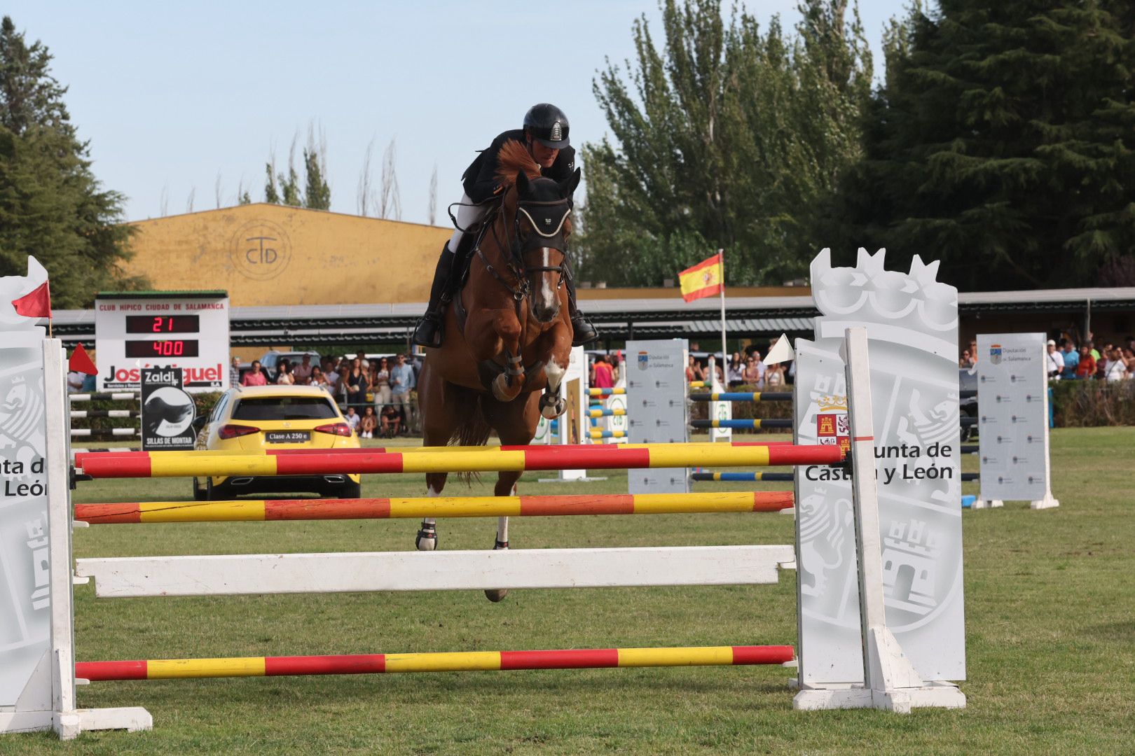 El Concurso Hípico de Salamanca vive su segunda jornada con saltos de altura y una gran expectación
