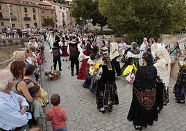 Ofrenda floral a la Virgen de la Vega en Salamanca.