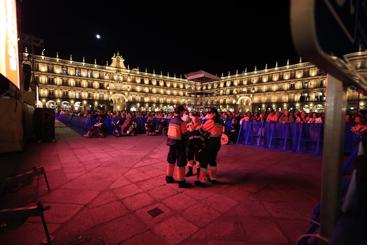 Fiesta flamenca en una Plaza Mayor a rebosar con Siempre Así
