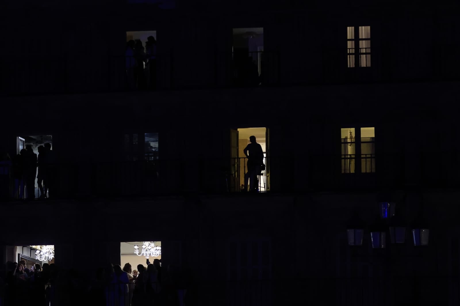 Fiesta flamenca en una Plaza Mayor a rebosar con Siempre Así