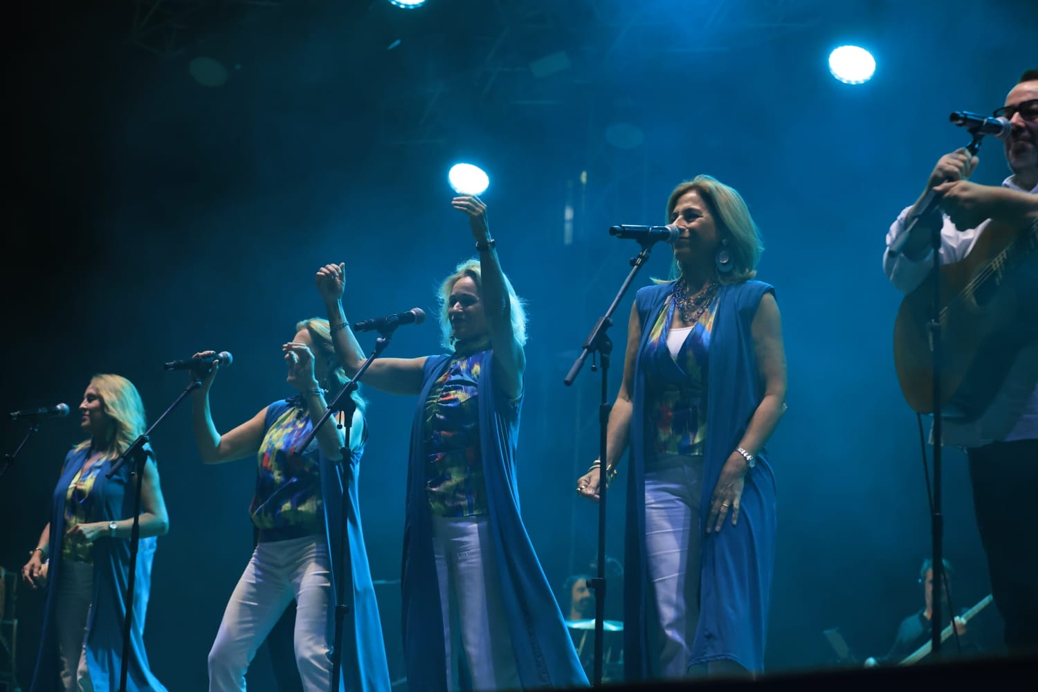 Fiesta flamenca en una Plaza Mayor a rebosar con Siempre Así