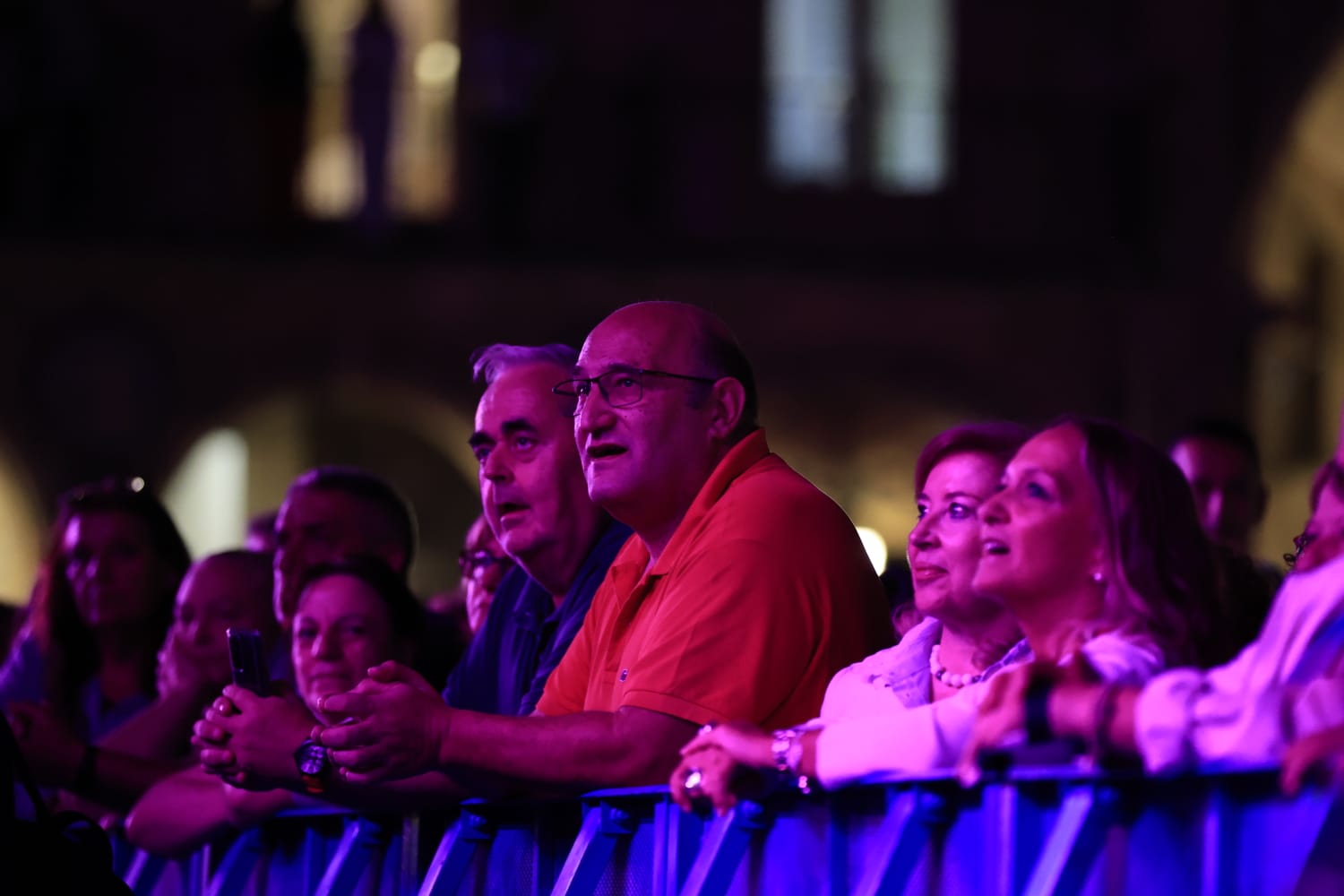 Fiesta flamenca en una Plaza Mayor a rebosar con Siempre Así