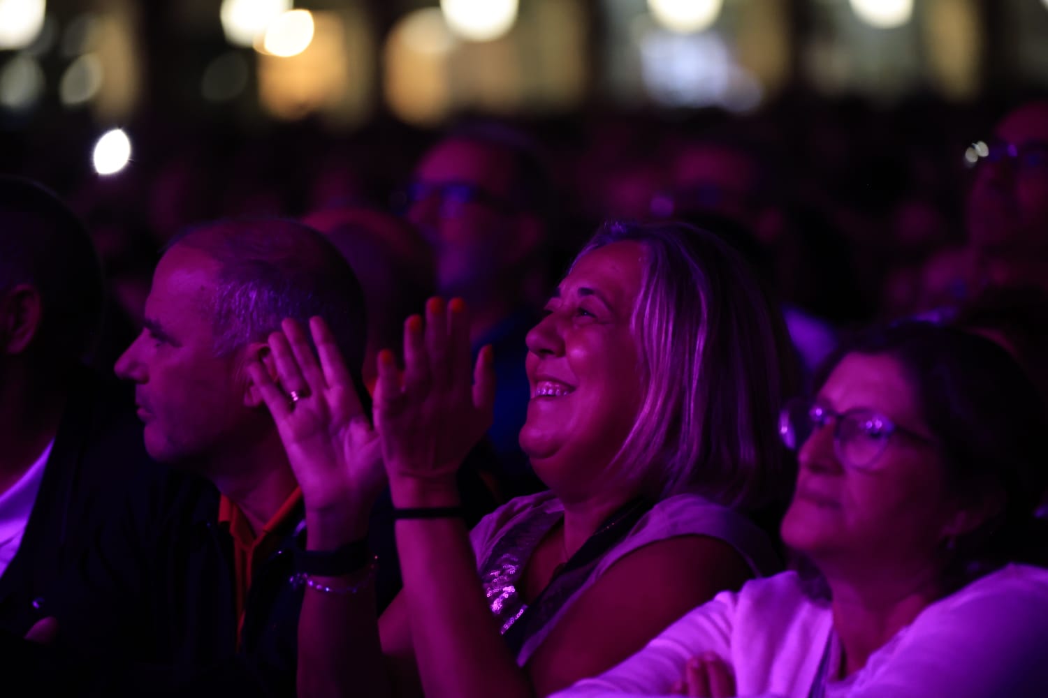 Fiesta flamenca en una Plaza Mayor a rebosar con Siempre Así