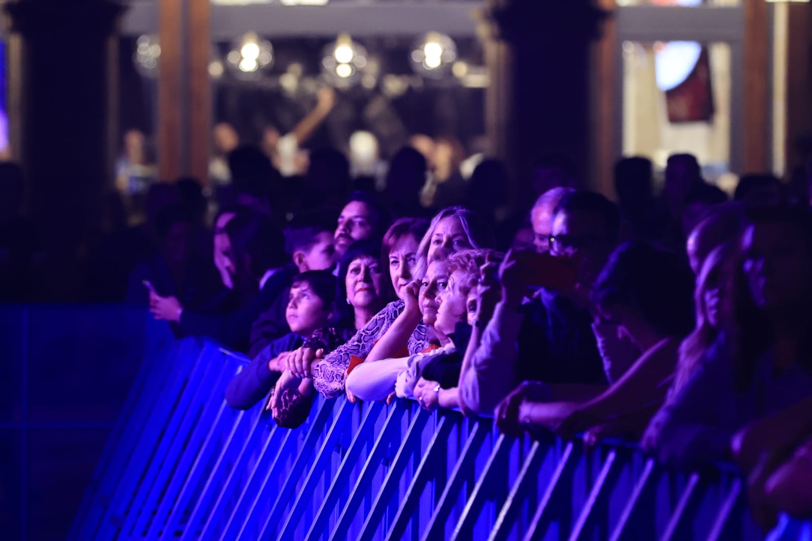 Fiesta flamenca en una Plaza Mayor a rebosar con Siempre Así