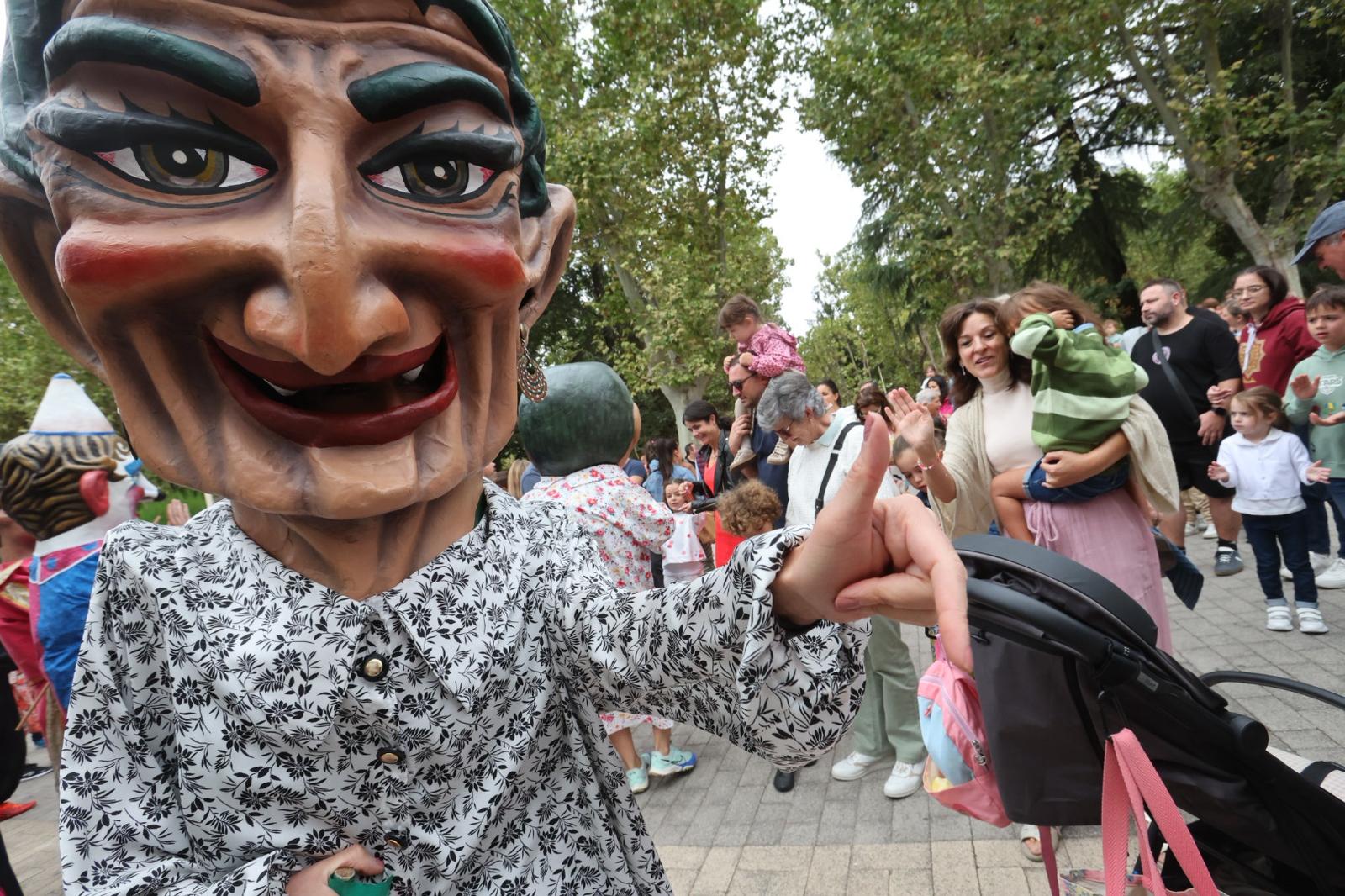 La diversión toma la salida desde La Alamedilla para cabezudos y moteros