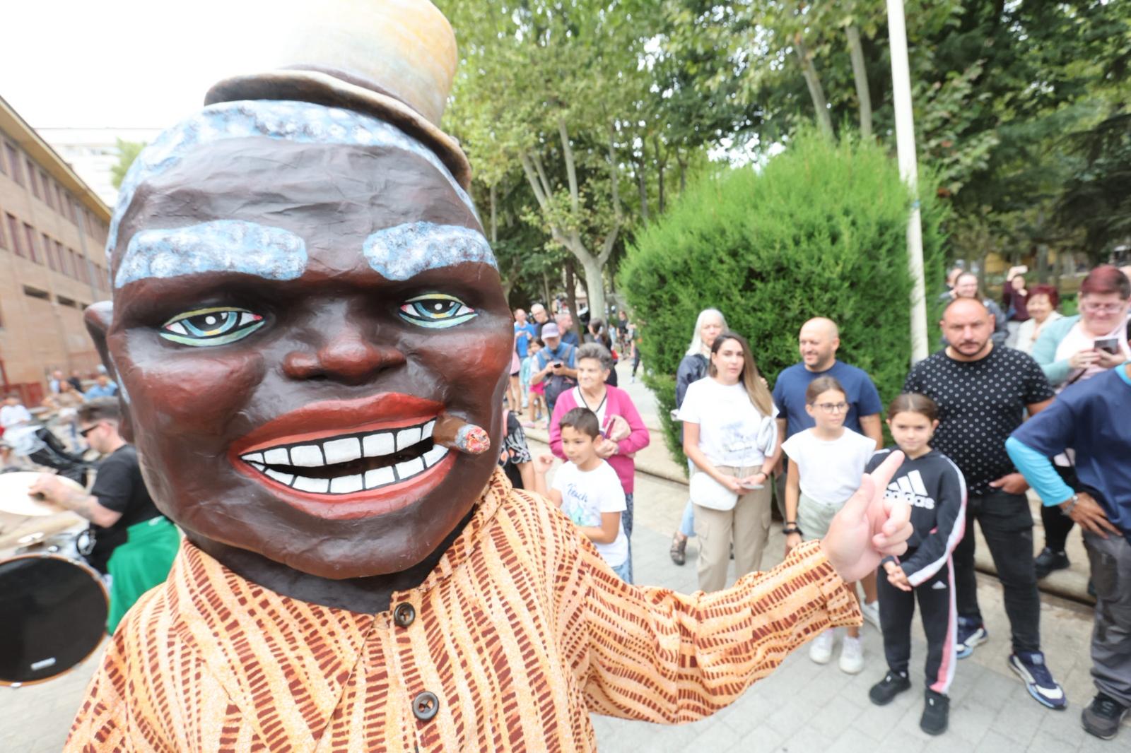 La diversión toma la salida desde La Alamedilla para cabezudos y moteros