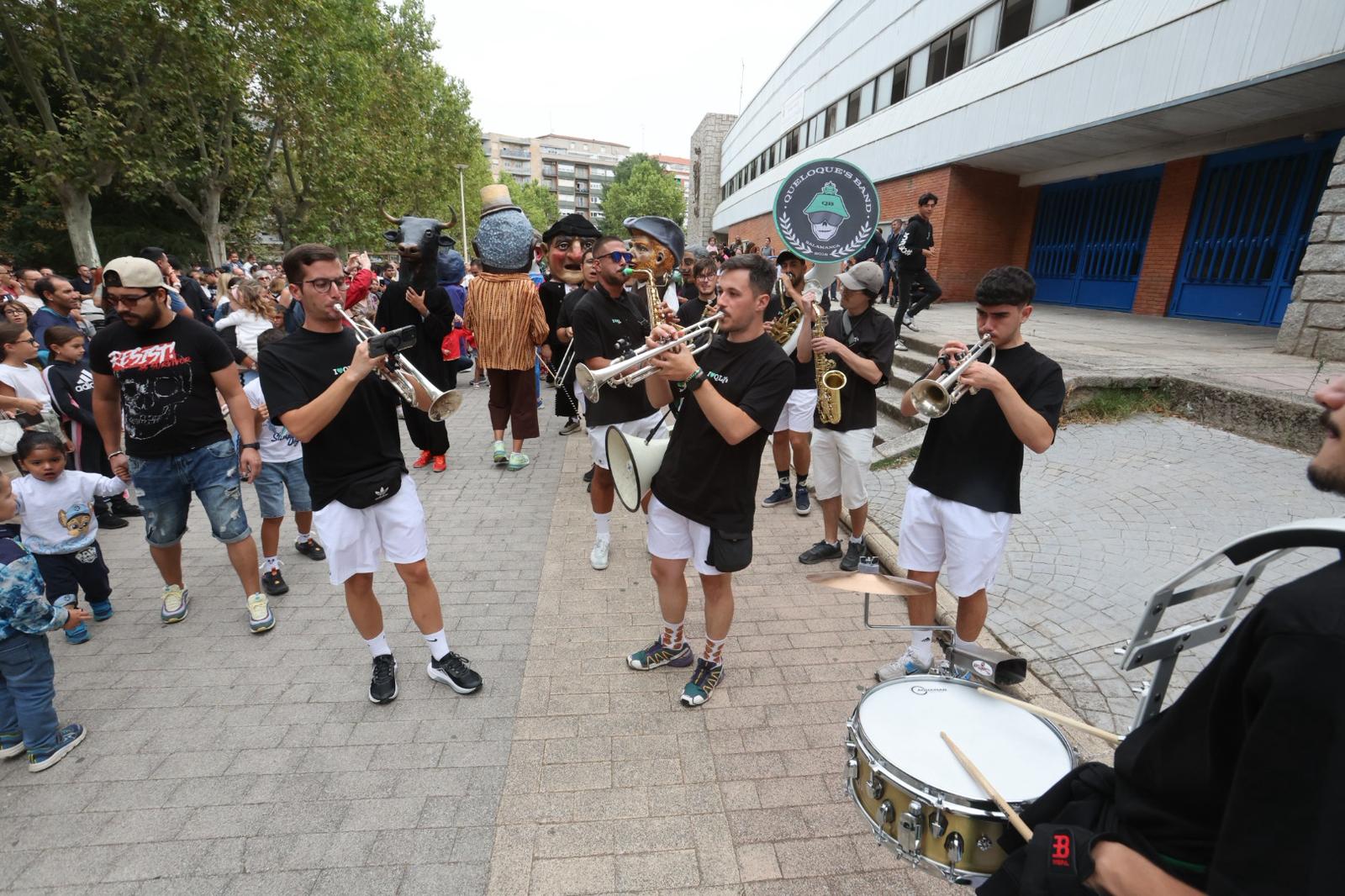 La diversión toma la salida desde La Alamedilla para cabezudos y moteros
