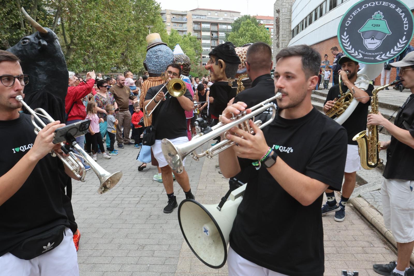 La diversión toma la salida desde La Alamedilla para cabezudos y moteros