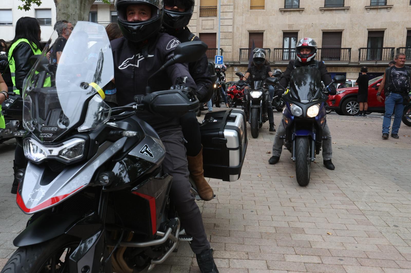 La diversión toma la salida desde La Alamedilla para cabezudos y moteros