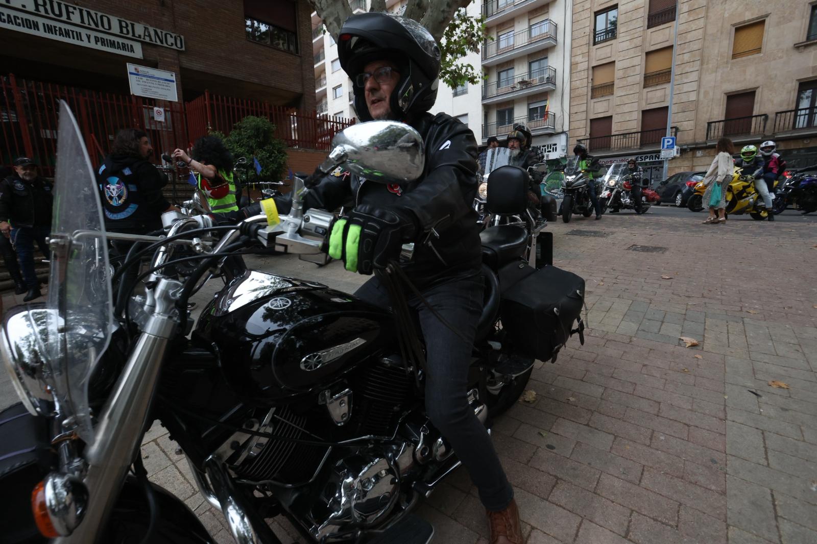La diversión toma la salida desde La Alamedilla para cabezudos y moteros