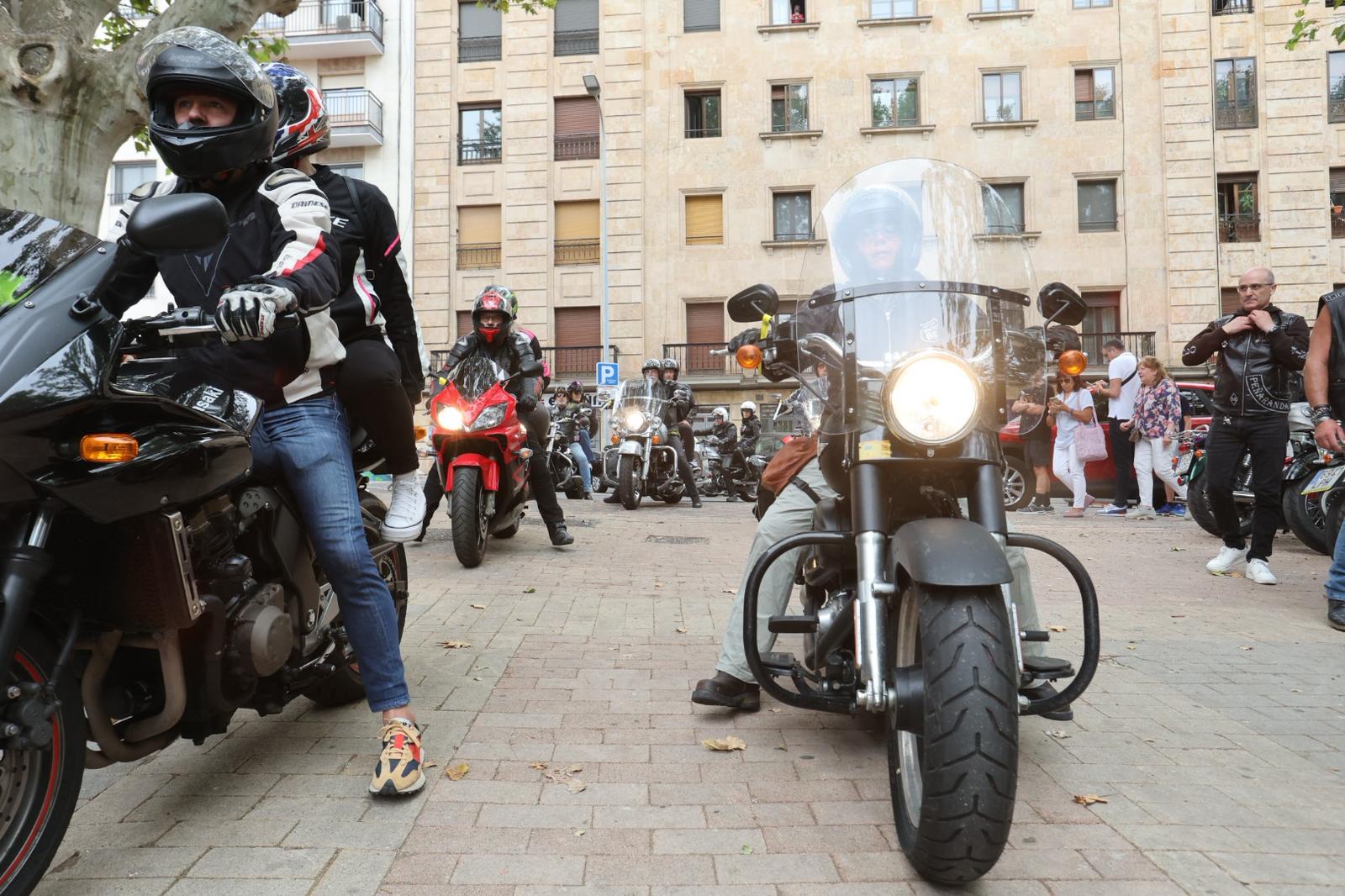 La diversión toma la salida desde La Alamedilla para cabezudos y moteros