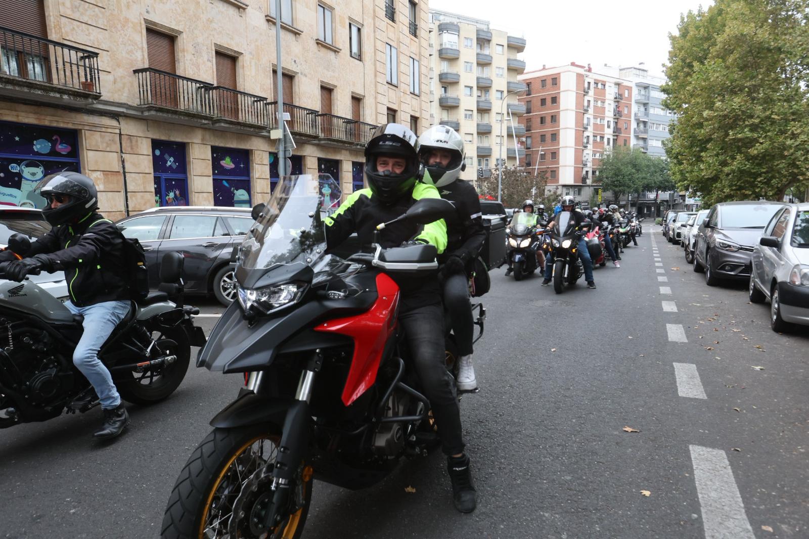 La diversión toma la salida desde La Alamedilla para cabezudos y moteros