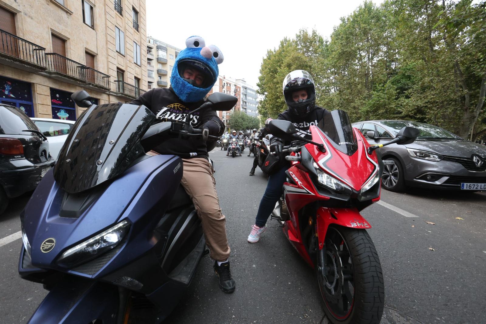 La diversión toma la salida desde La Alamedilla para cabezudos y moteros