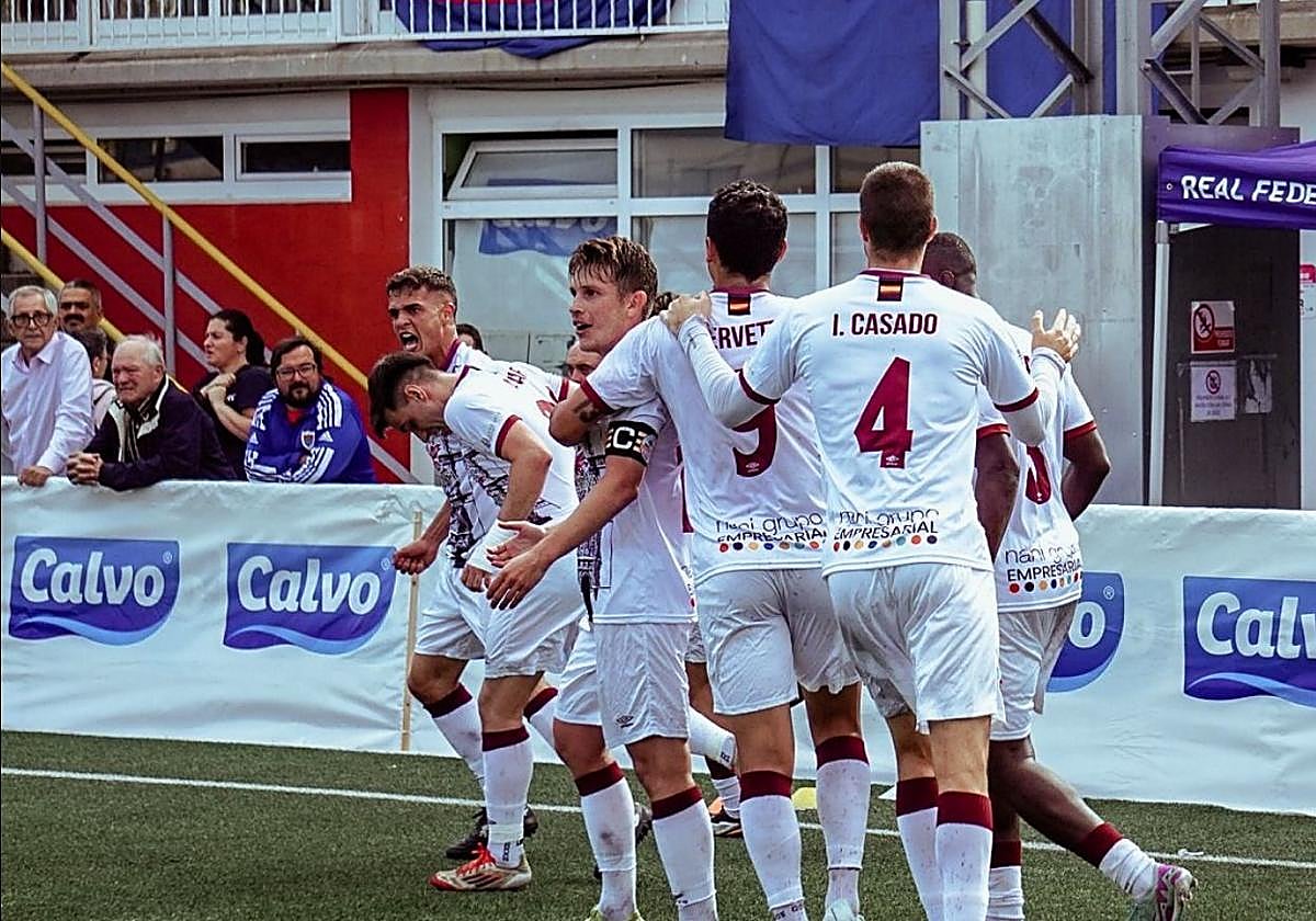 Los jugadores celebran uno de los goles en