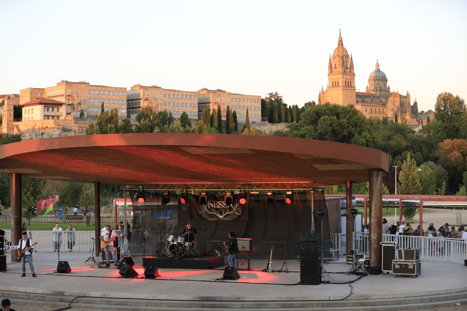 Salamanca se rinde al rock en el parque Elio Antonio de Nebrija