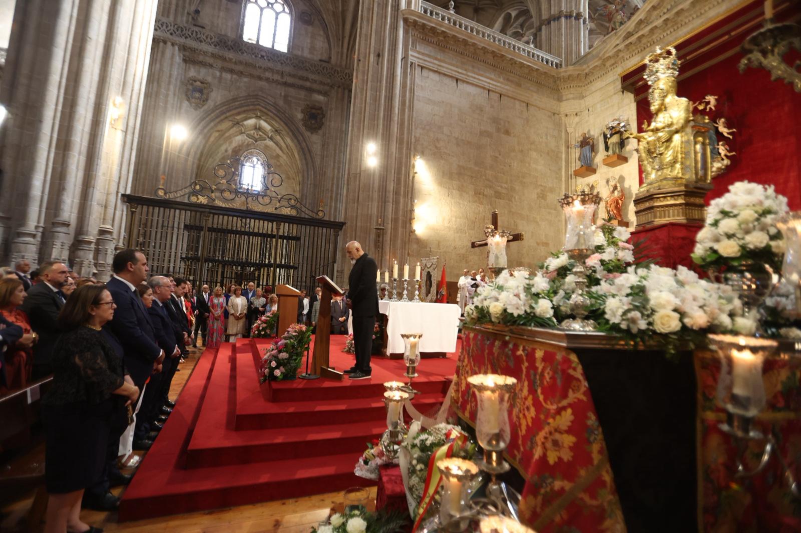 Pleno de autoridades en la tradicional misa de la Virgen de la Vega