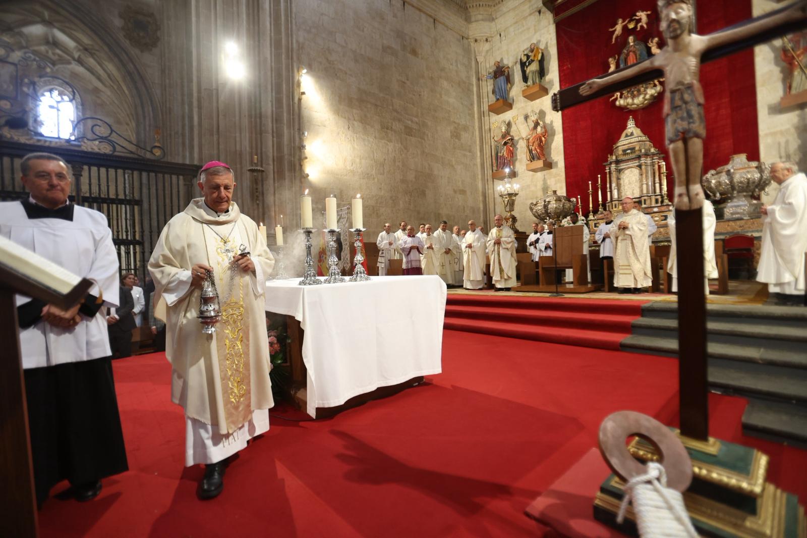 Pleno de autoridades en la tradicional misa de la Virgen de la Vega