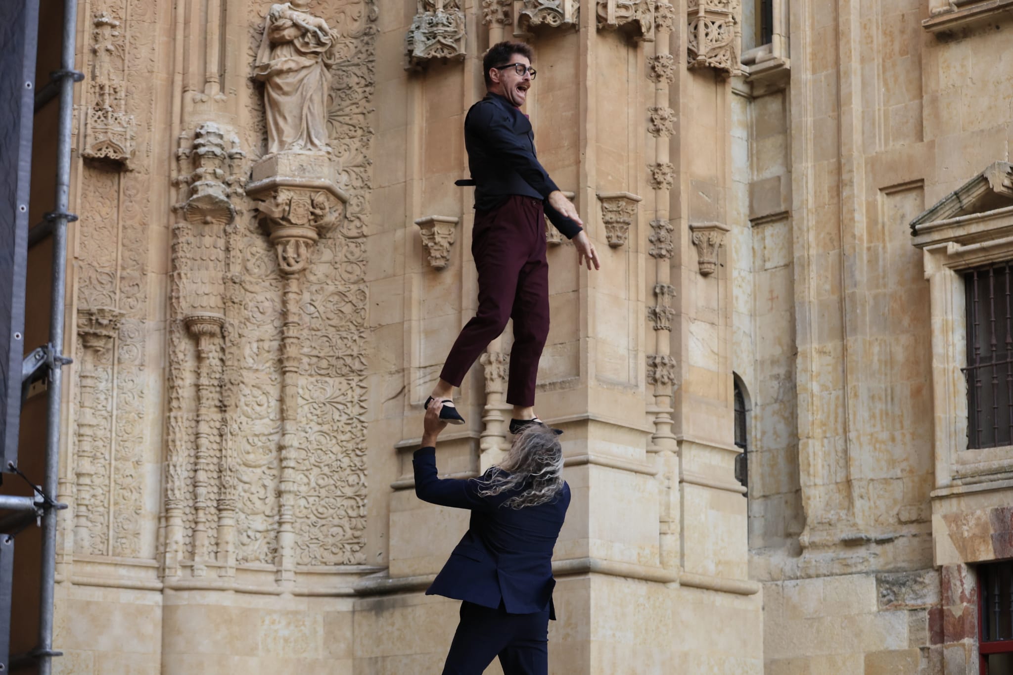 Acrobacias y saltos imposibles en un Patio Chico a reventar