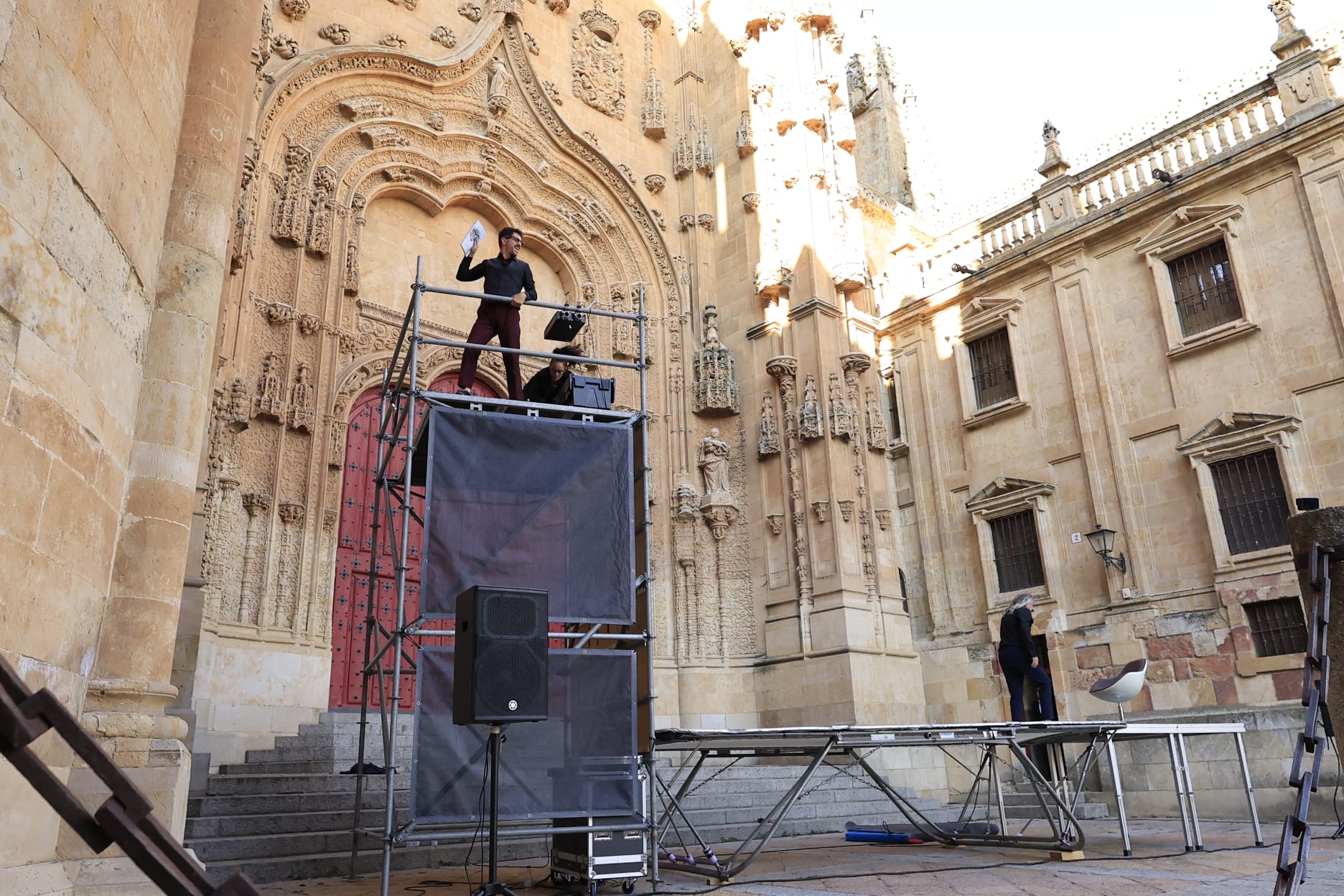 Acrobacias y saltos imposibles en un Patio Chico a reventar