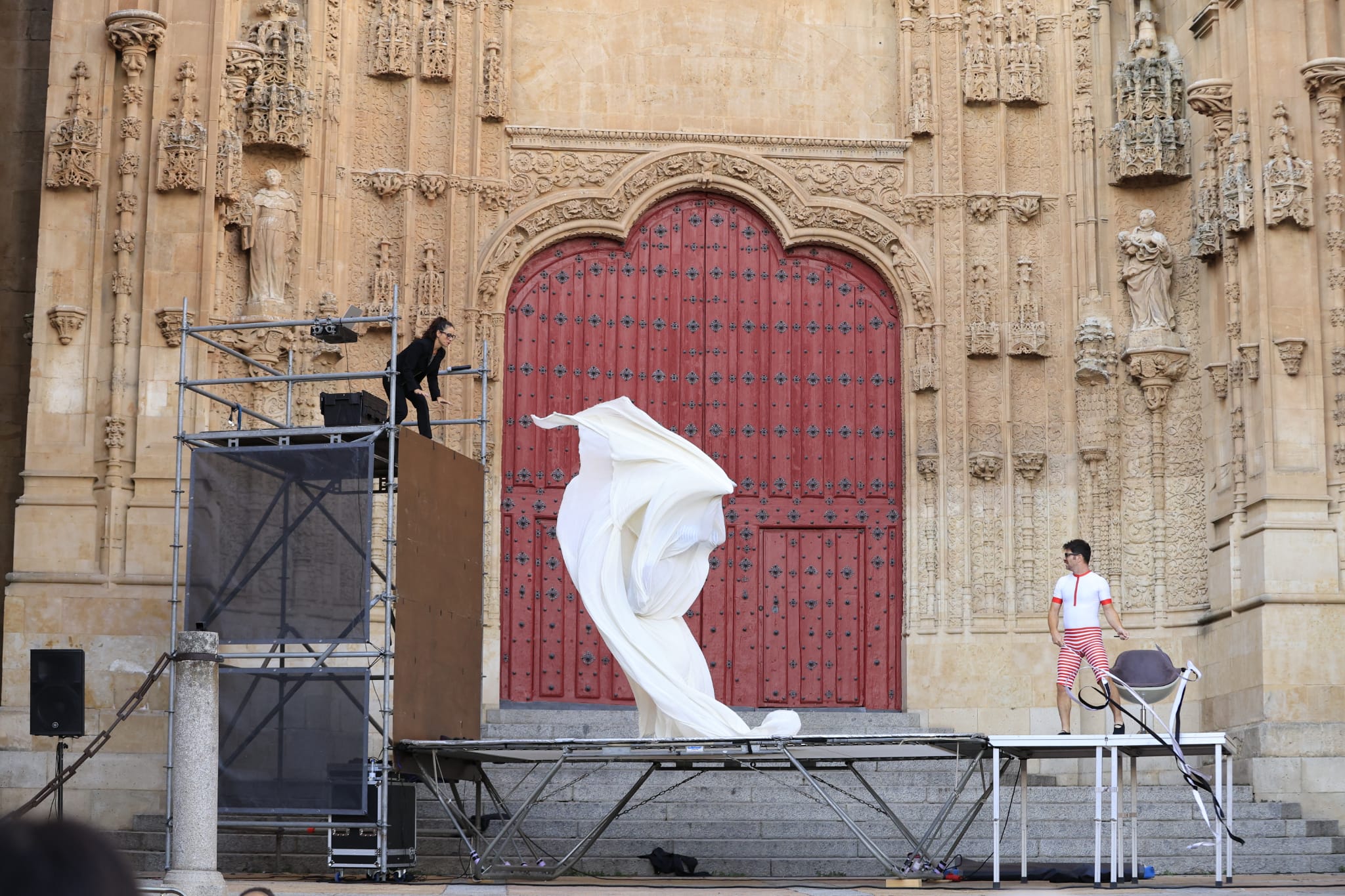 Acrobacias y saltos imposibles en un Patio Chico a reventar