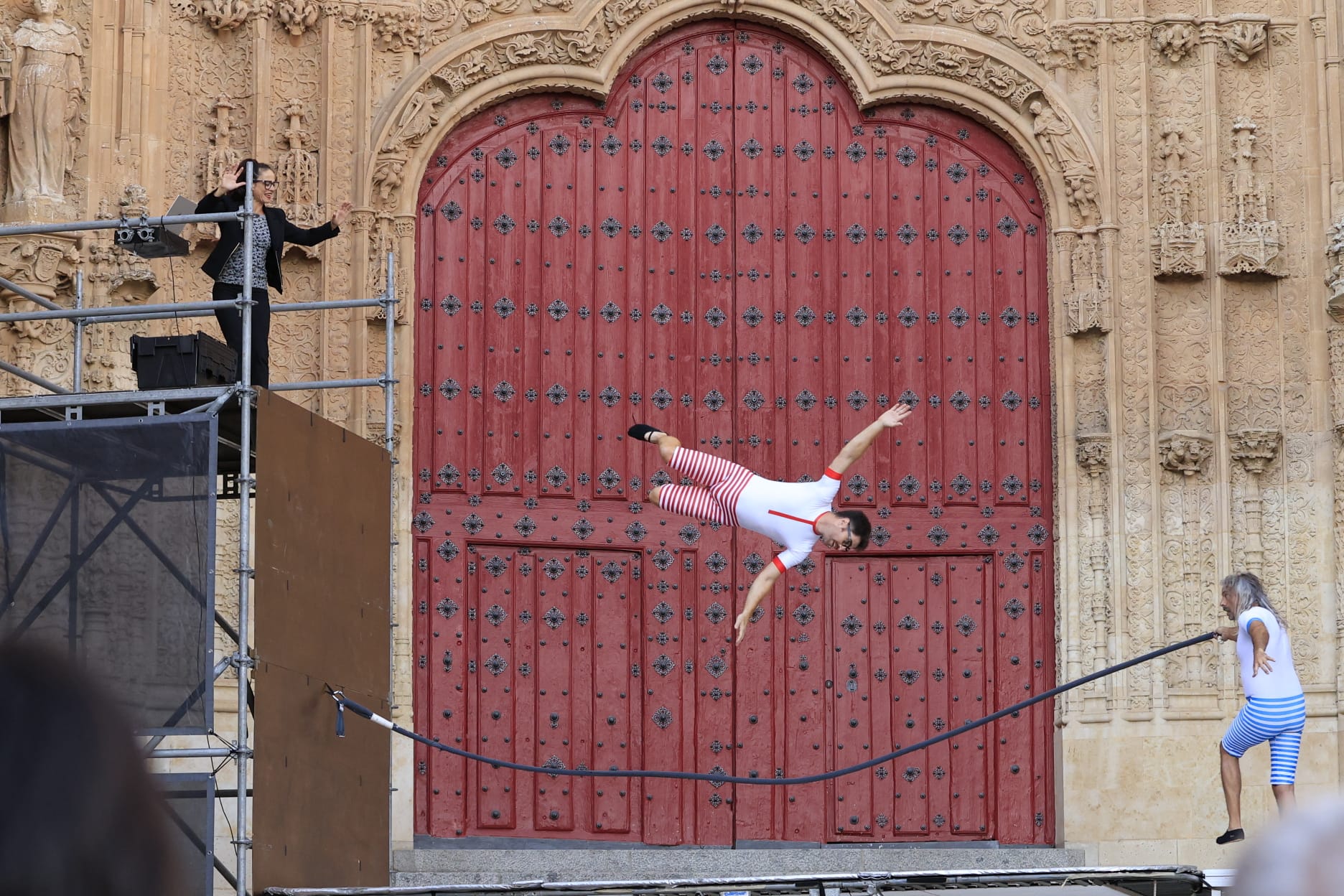Acrobacias y saltos imposibles en un Patio Chico a reventar