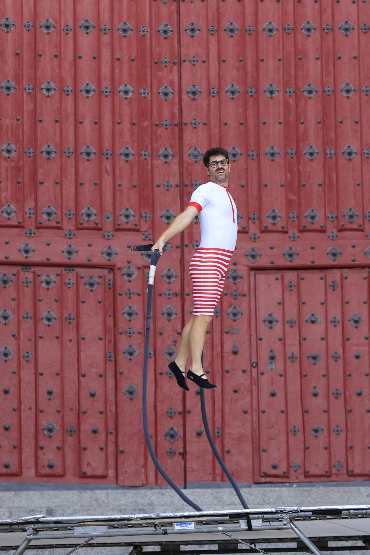 Acrobacias y saltos imposibles en un Patio Chico a reventar