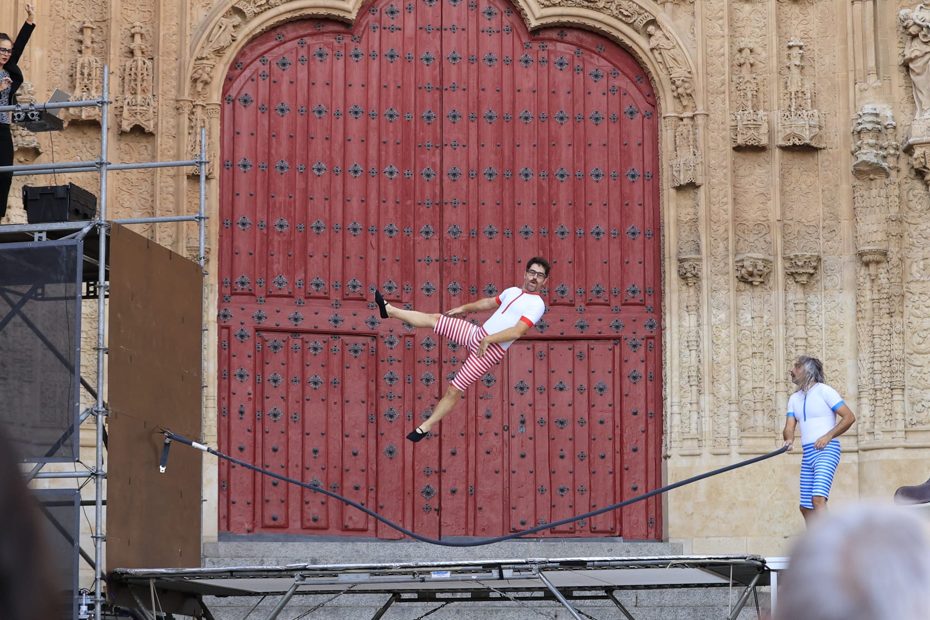 Acrobacias y saltos imposibles en un Patio Chico a reventar