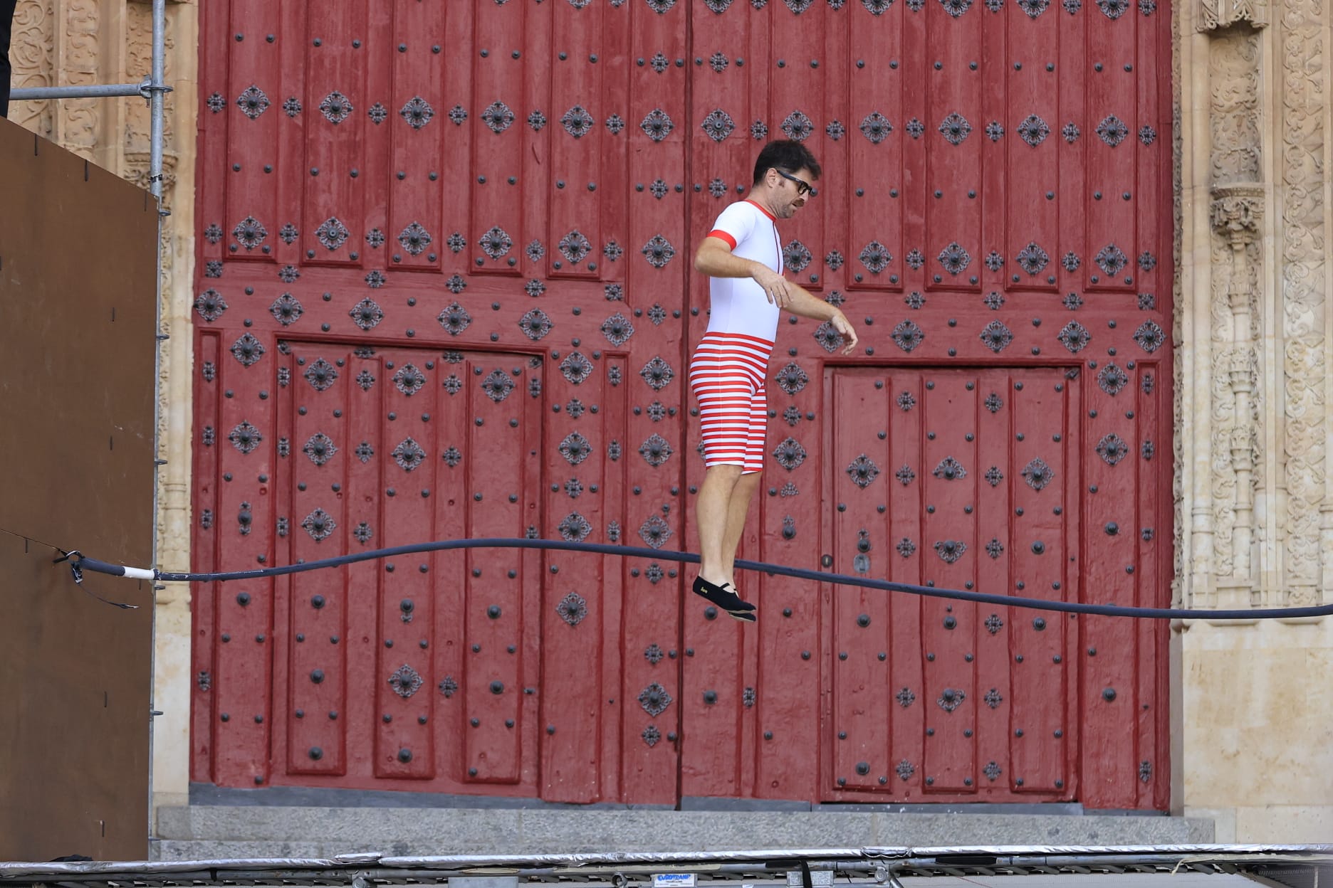 Acrobacias y saltos imposibles en un Patio Chico a reventar