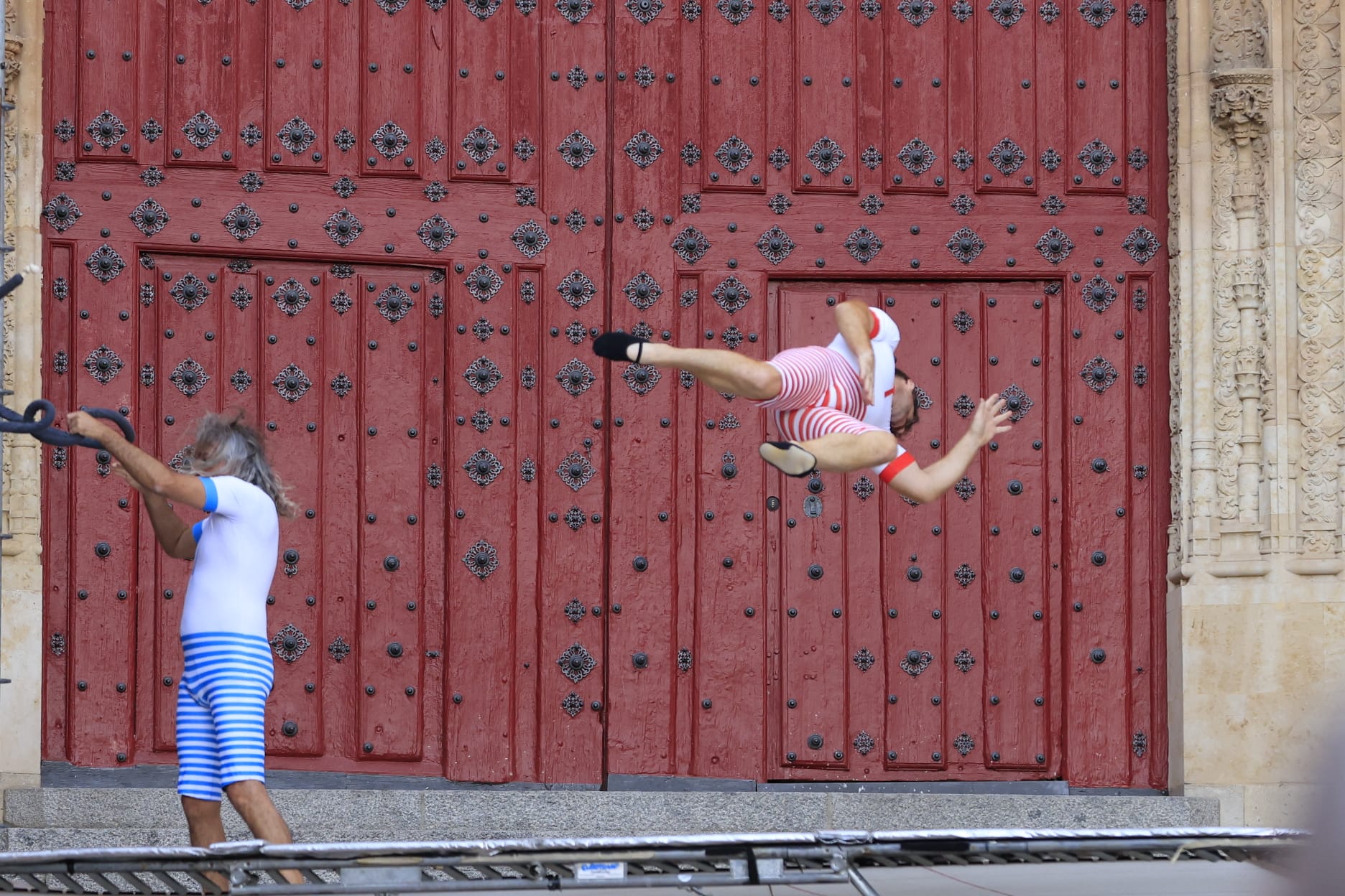 Acrobacias y saltos imposibles en un Patio Chico a reventar