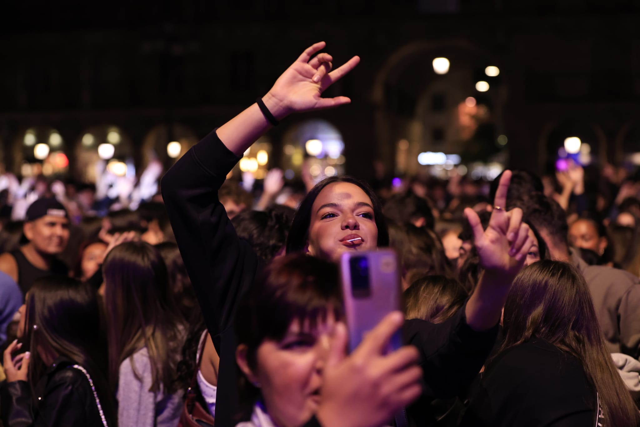 &#039;Los 40Sessions&#039; ponen a bailar y saltar a la juventud de Salamanca