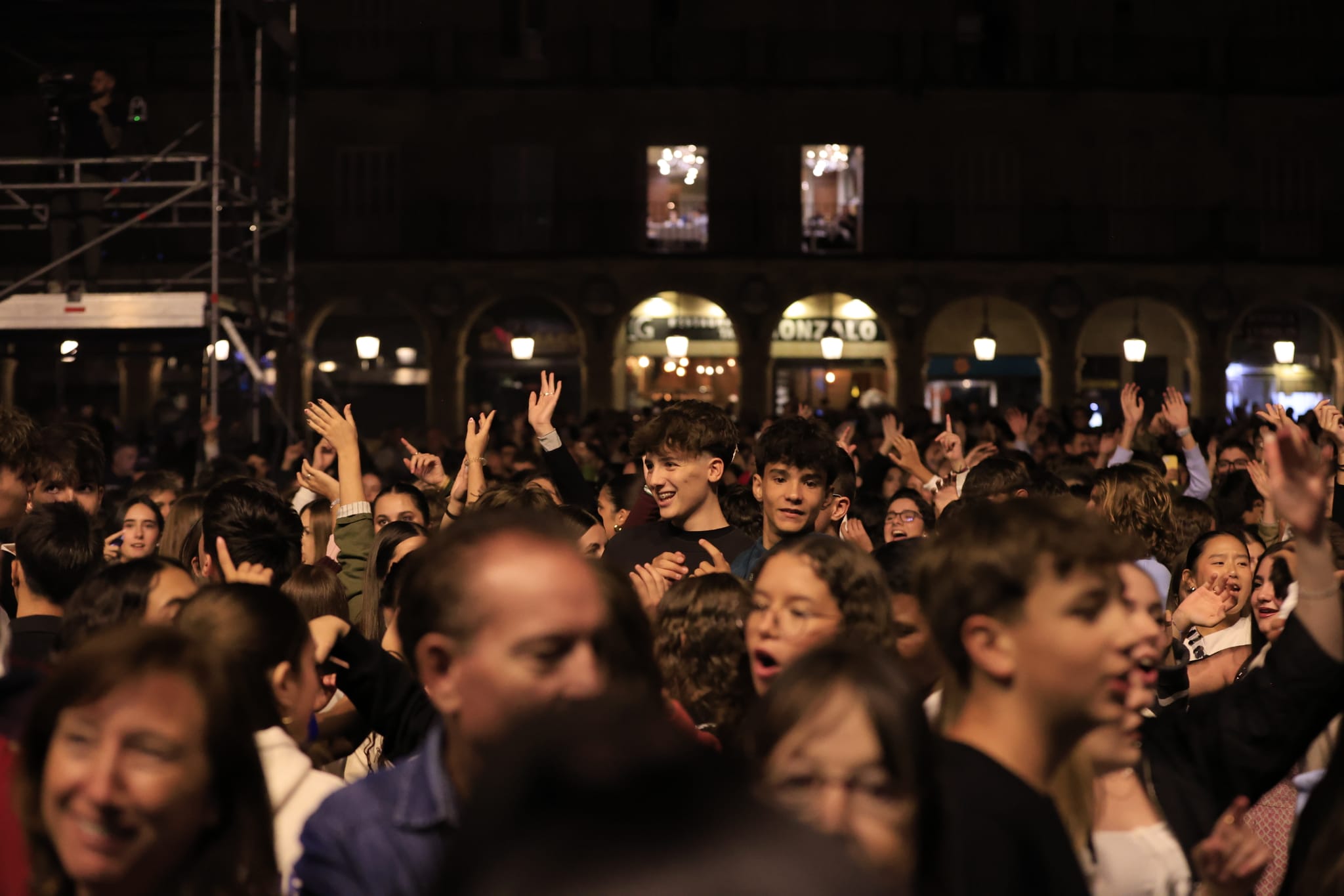 &#039;Los 40Sessions&#039; ponen a bailar y saltar a la juventud de Salamanca