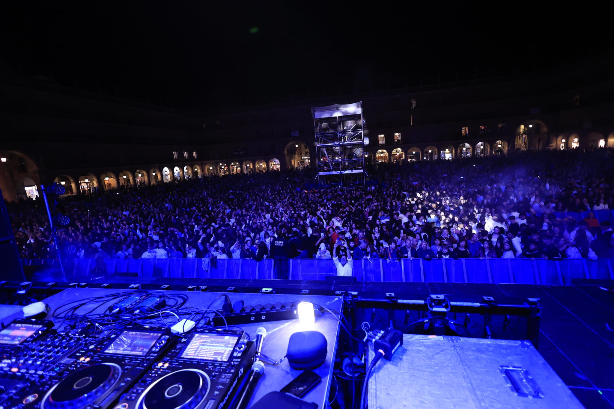 &#039;Los 40Sessions&#039; ponen a bailar y saltar a la juventud de Salamanca