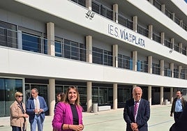 La consejera de Educación, durante la visita al centro.