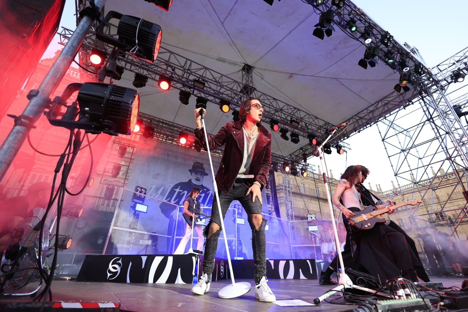 Ultraligera abre una noche mágica en la Plaza Mayor de Salamanca