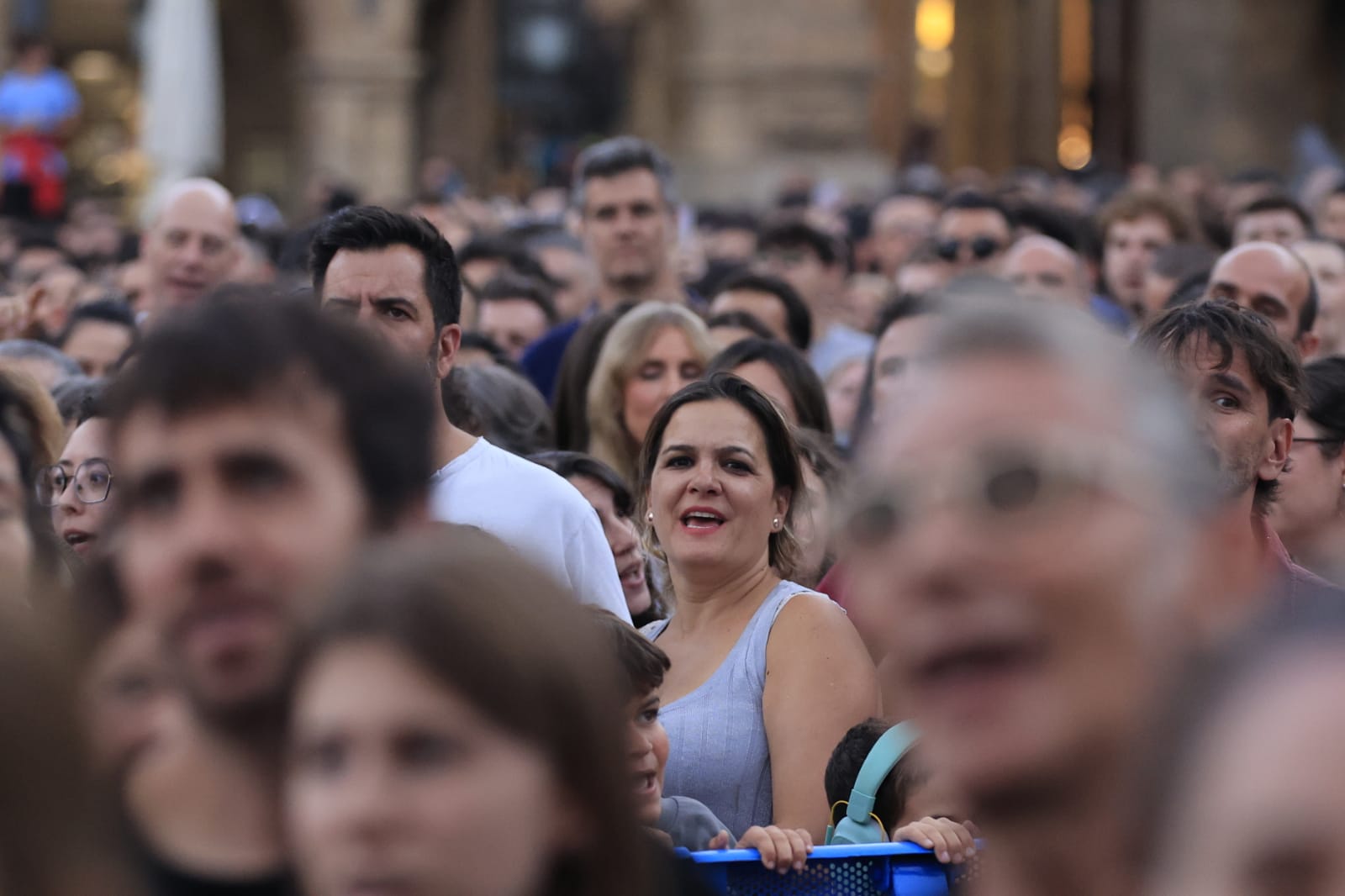 Ultraligera abre una noche mágica en la Plaza Mayor de Salamanca